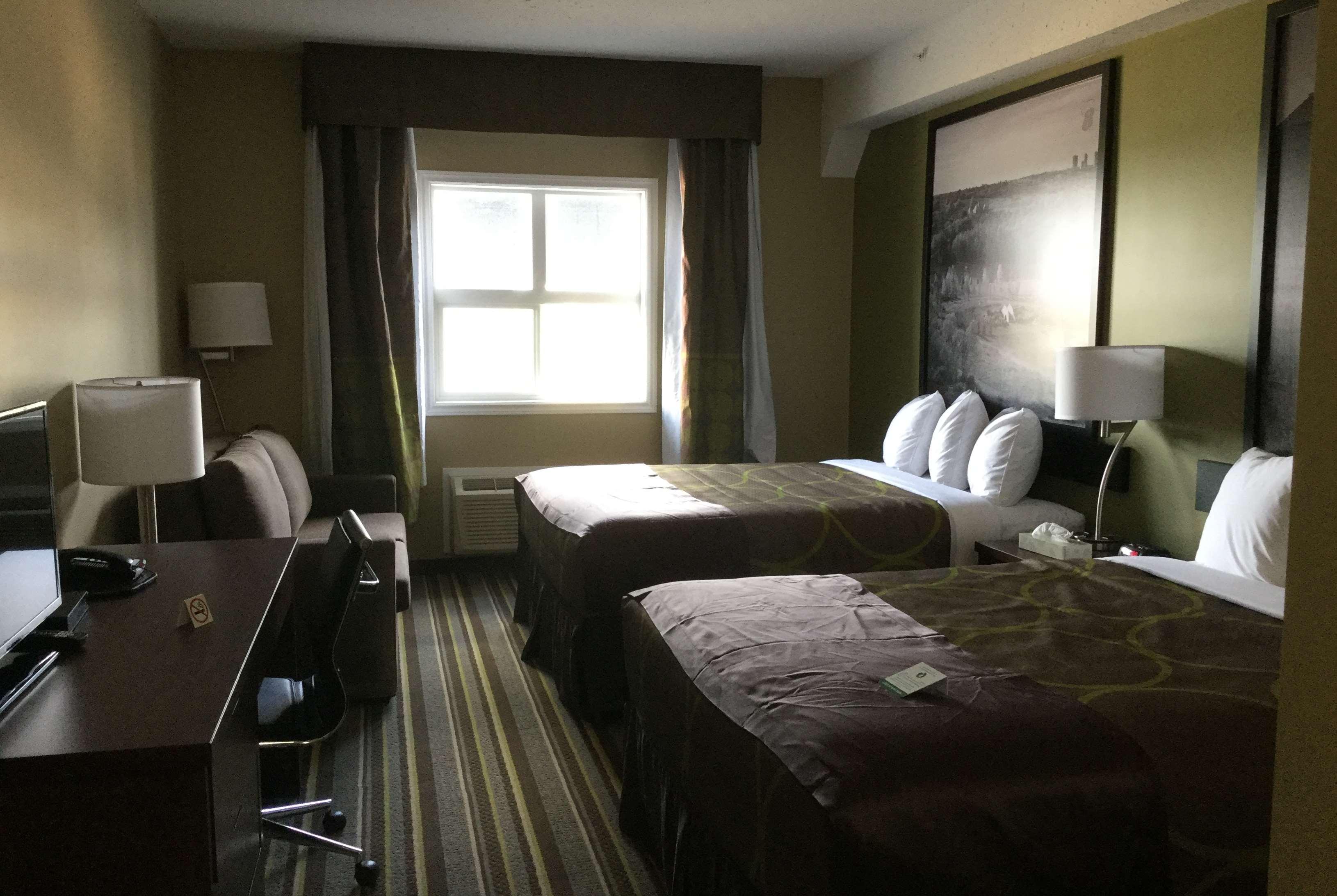 Super 8 By Wyndham Hardisty Hotel Екстериор снимка