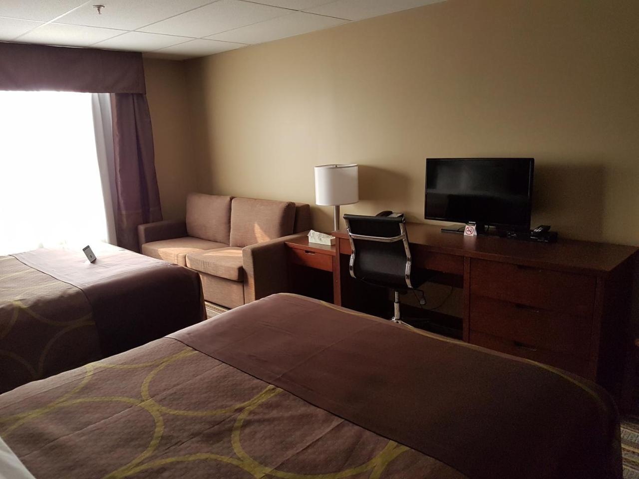 Super 8 By Wyndham Hardisty Hotel Екстериор снимка